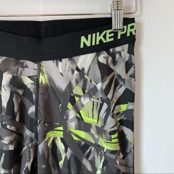 NIKE Pro Painted Palms Allover Print Capri Pant Leggings Gym Runing Compression - Picture 4 of 9